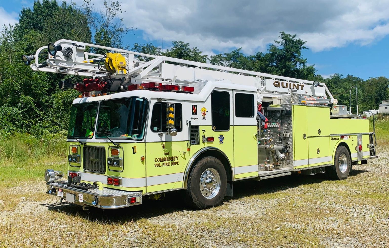 1996 Seagrave 75 foot quint 1500/300 (Q1128) Fenton Fire