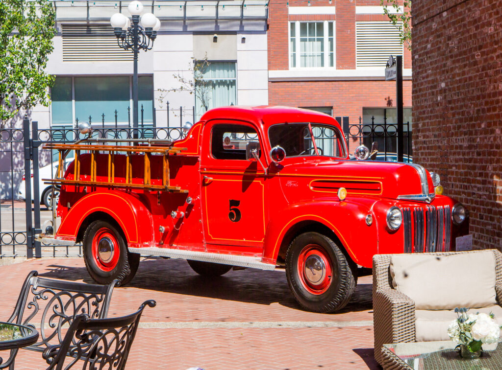 1947 Antique V8 Fire Truck (U0890) Fenton Fire