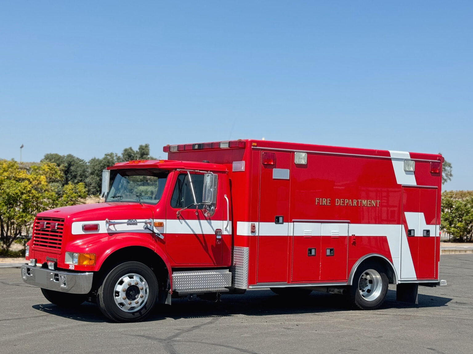 1999 International 4700 Ambulance (R2402) Fenton Fire