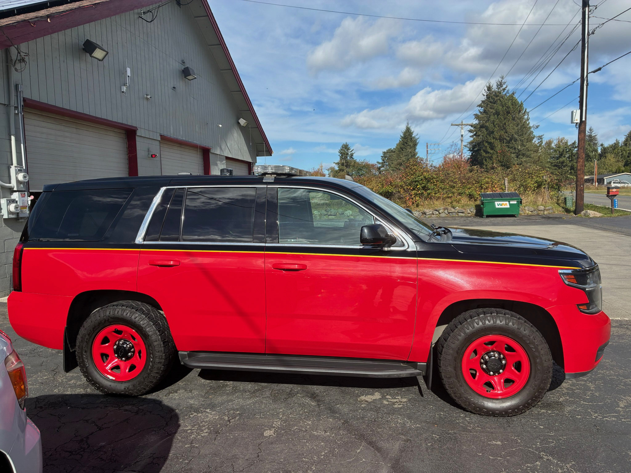 2016-Chevrolet-Tahoe-4x4-Command-Unit-01